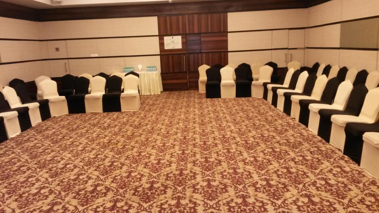 The Sahil Hotel Bombay Extérieur photo