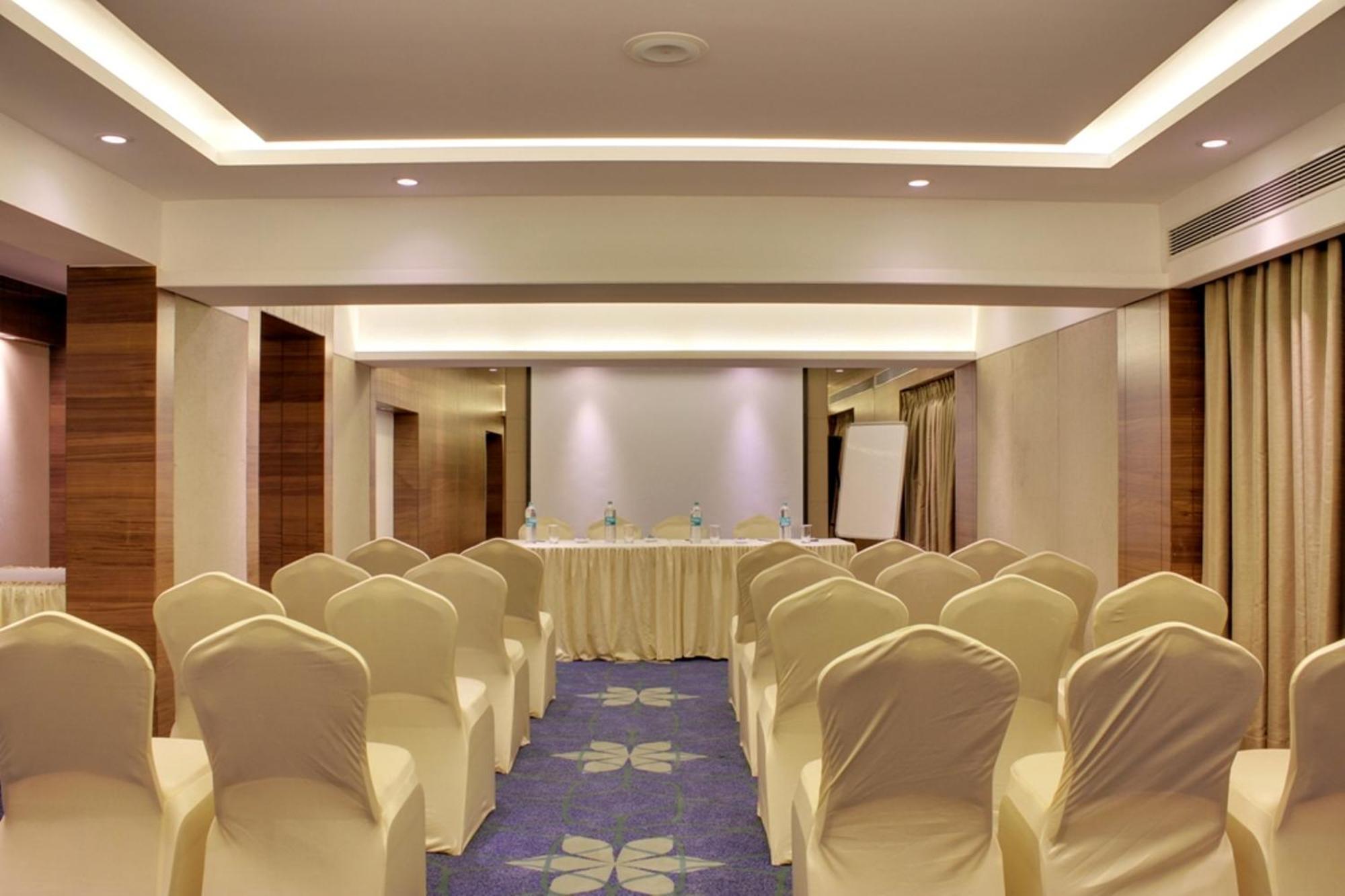The Sahil Hotel Bombay Extérieur photo